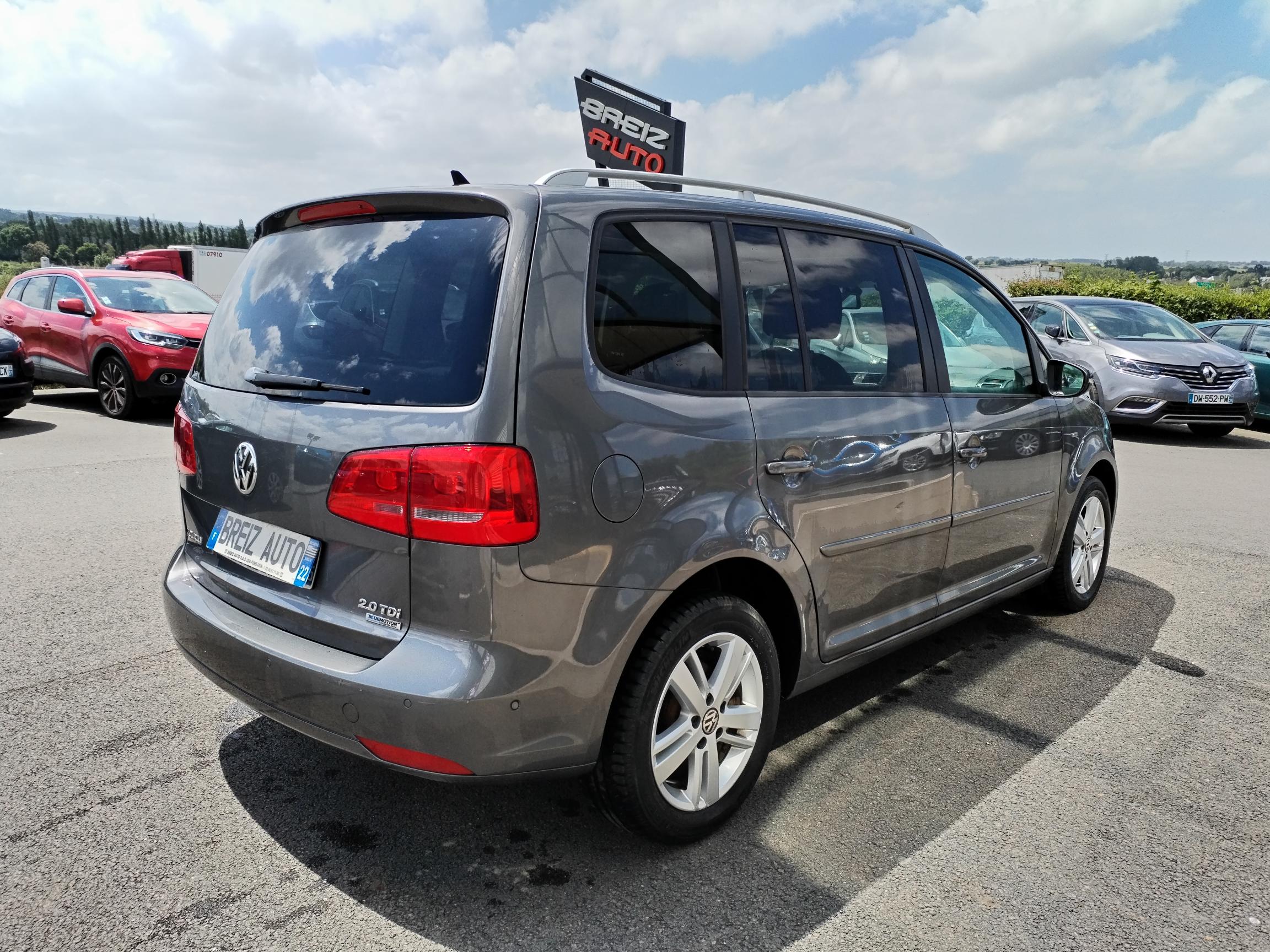 VOLKSWAGEN      TOURAN