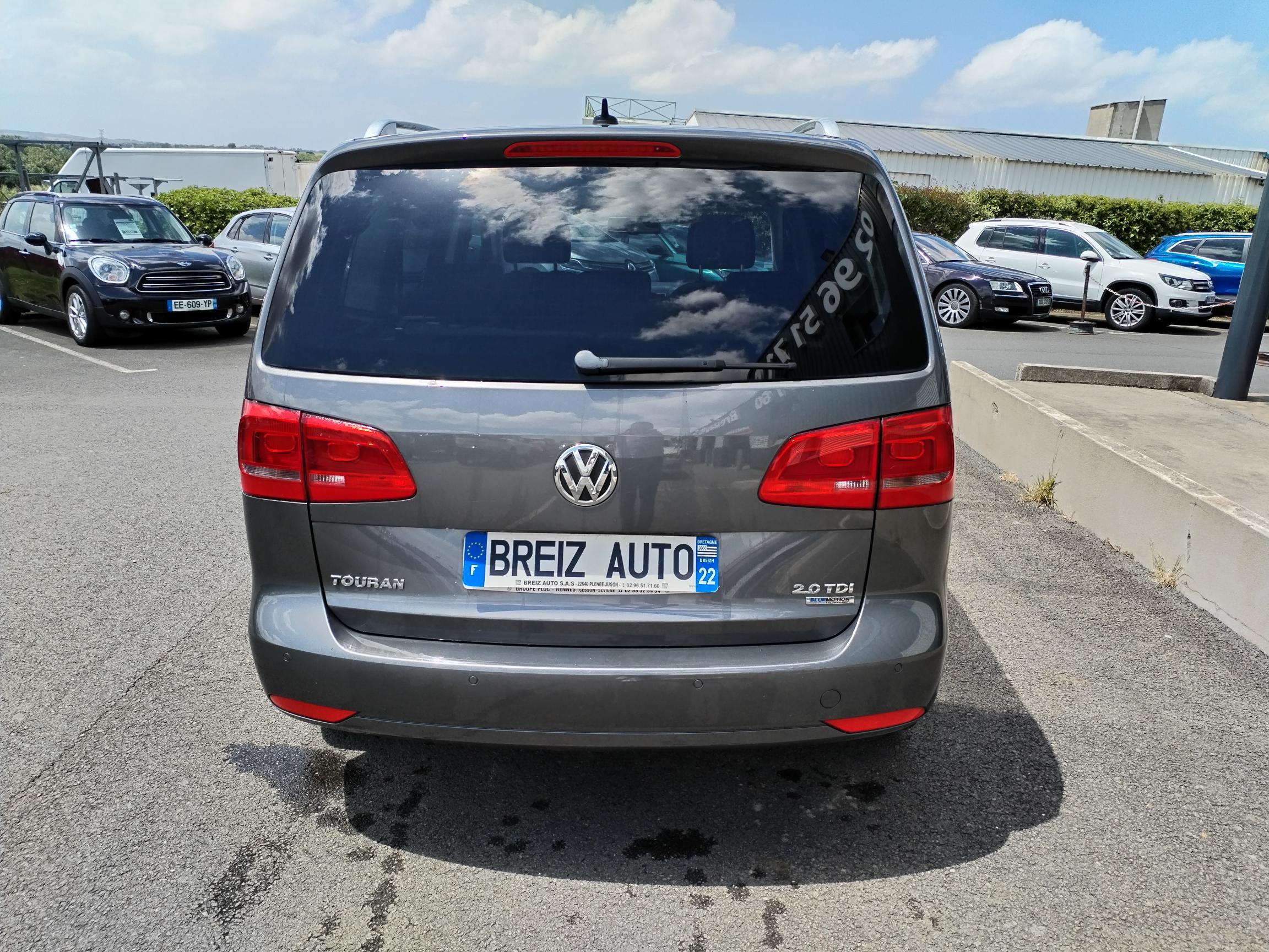 VOLKSWAGEN      TOURAN