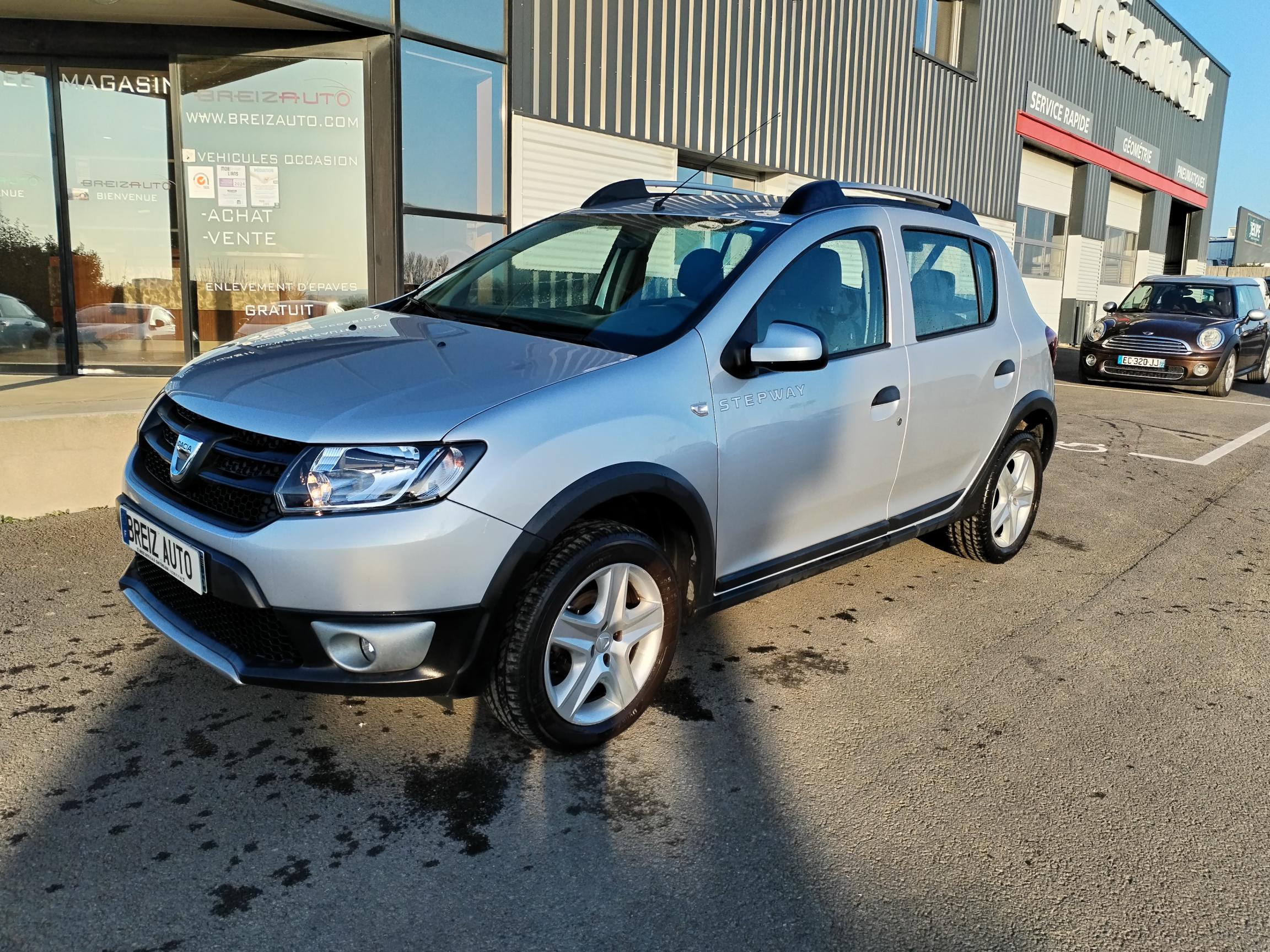 DACIA           SANDERO