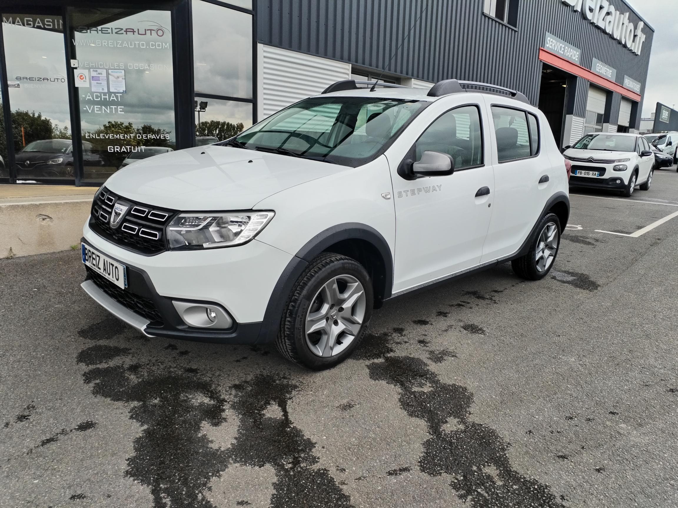DACIA           SANDERO