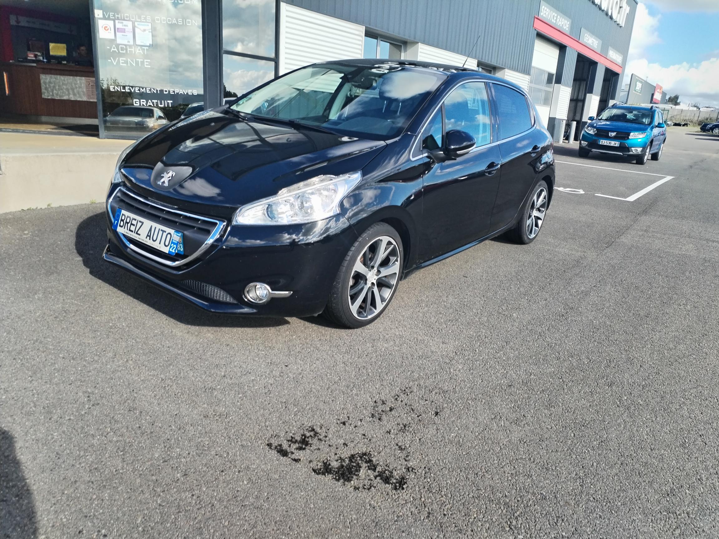 PEUGEOT         208