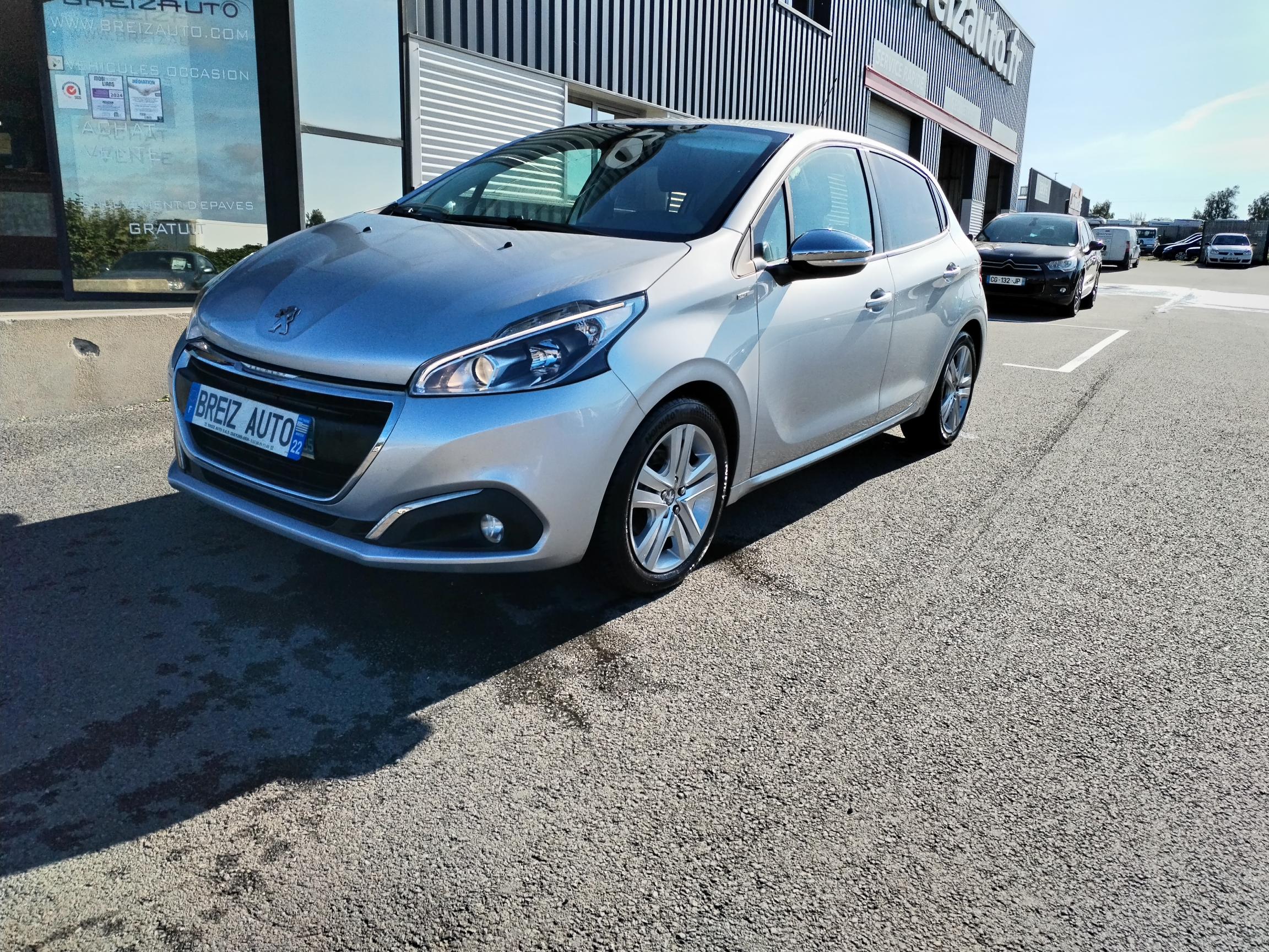 PEUGEOT         208