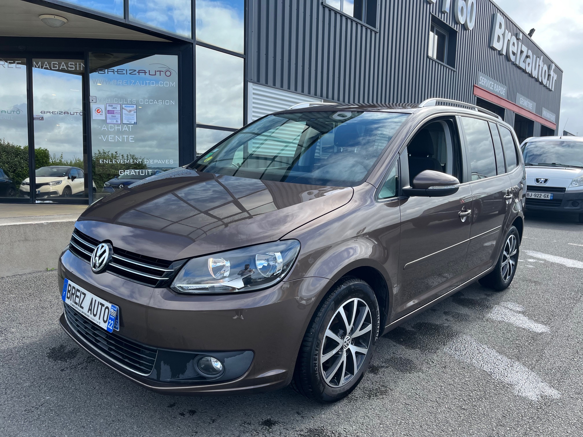 VOLKSWAGEN      TOURAN